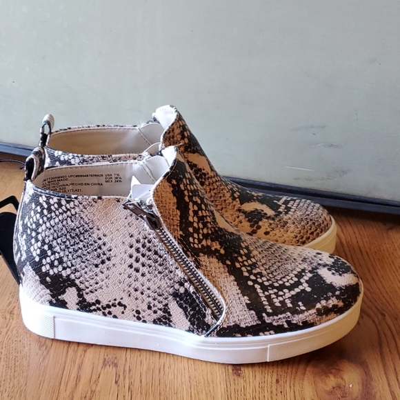 Time and Tru memory foam sneakers new - Picture 3 of 6